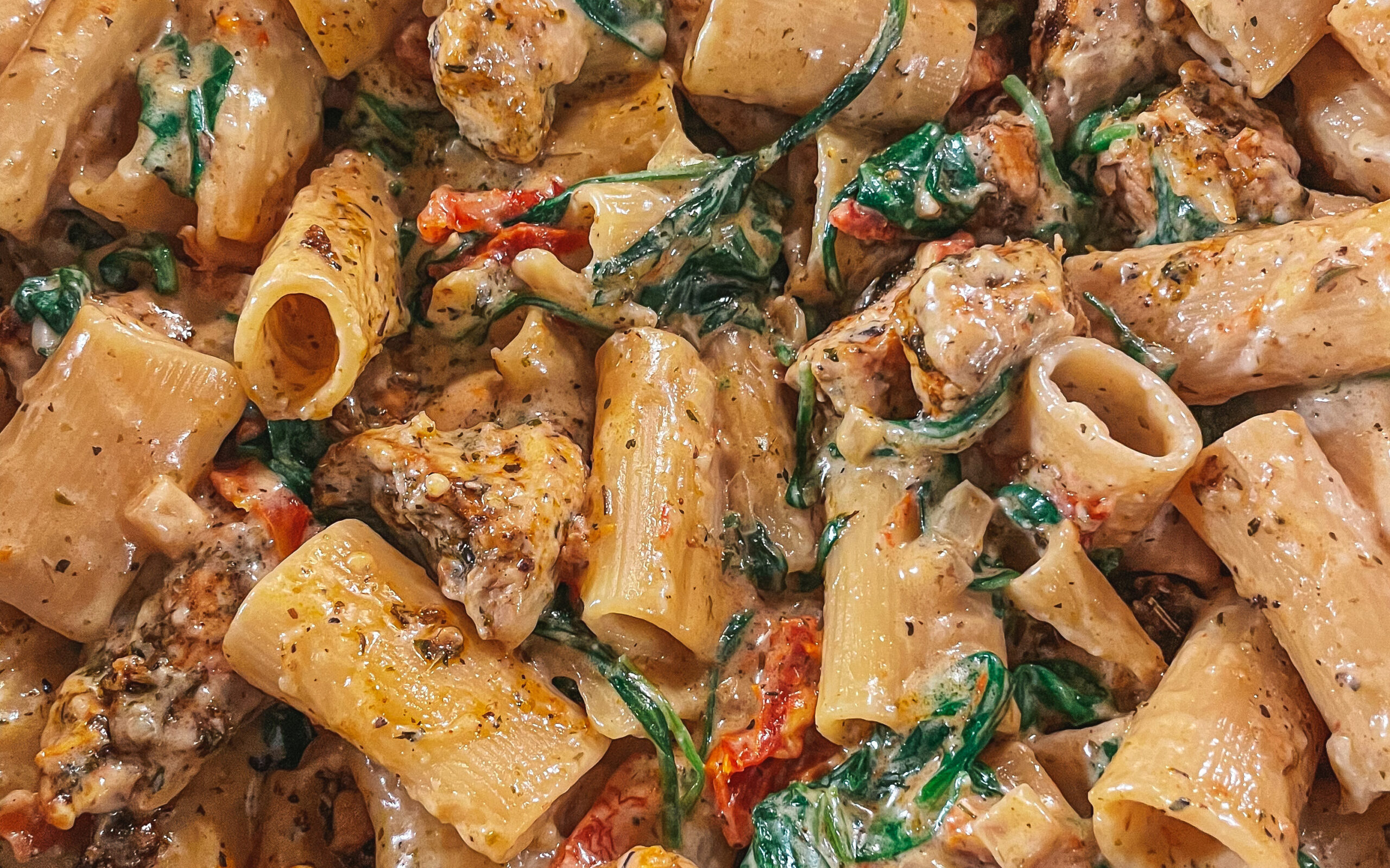 Pot of sun dried tomato and spinach pasta